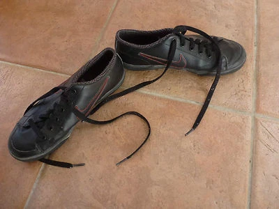 BASKETS NIKE NOIRES -  POINTURE 36.5 - FEMME - COMME NEUVES - PEU MISES  - Photo 1/4