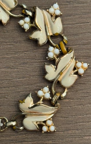 Pulsera Coro Vintage Esmalte Blanco Hoja y Cuentas Blancas - Imagen 3 de 8