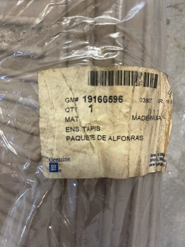 OEM Genuine GM Floor Mats Second Row 19166596 - Picture 4 of 4