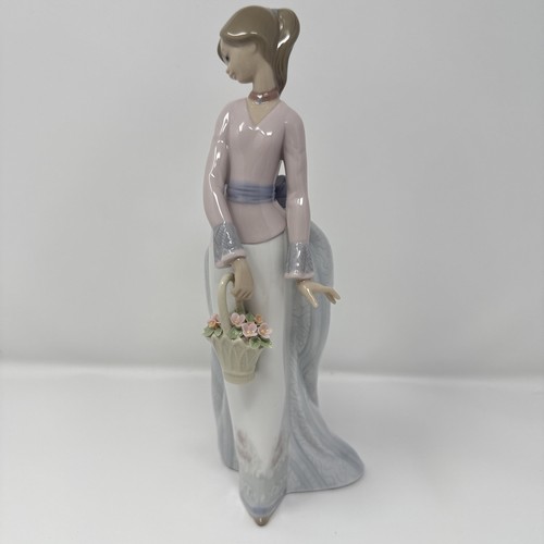 Lladro Basket of Love Figurine Girl with Flower Basket 7622 w/ Box - Picture 4 of 16