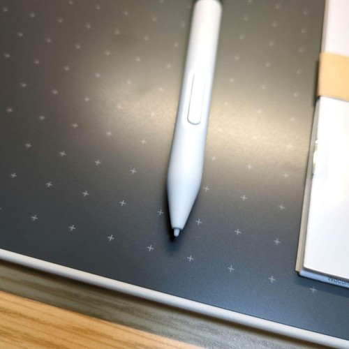 One by Wacom CTC6110WLW0D Graphic Drawing Tablet Medium Used - Afbeelding 4 van 5