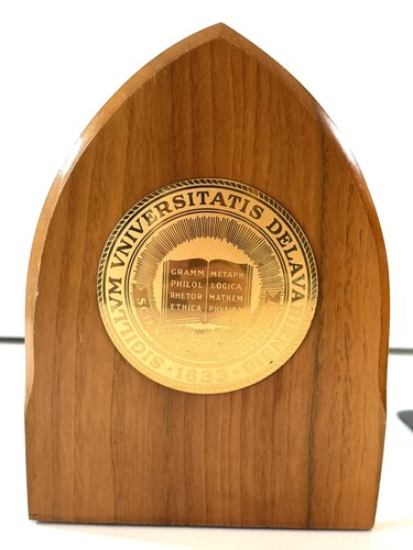 University Of Delaware Wood Bookends In Latin Vintage - Imagen 5 de 9