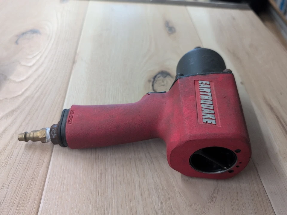 Llave de impacto de aire de aluminio Earthquake 1/2" modelo EQ12A 800 ft. lb. de Torque! Foto 3 de 4