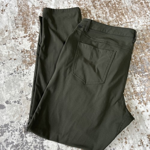 Pantalones Lululemon Para Hombres 38 X 30.5 Verde Oliva ABC Pantalones Warpstreme Elastizados Activos