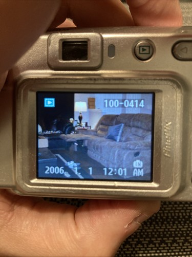 Fujifilm FinePix A500 5.1MP Digital Camera - Silver TESTED - Picture 14 of 18