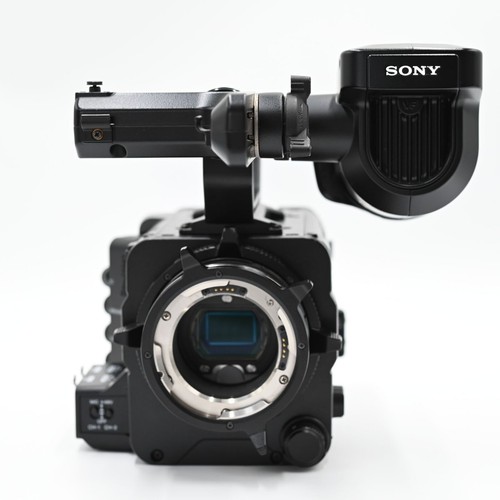 SONY PMW-F5 Super 35mm 4K with flight case, LAFZPL12P, Arri and Vocas hardware - Picture 6 of 8