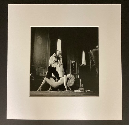 HELMUT NEWTON, Voyeurism, LA, 1989 - vintage printing 9.5x9.5 matted 16x16 - Picture 3 of 5