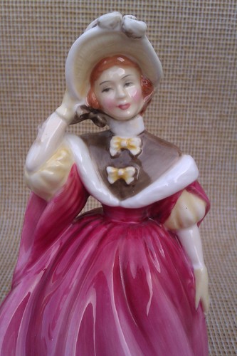 ROYAL DOULTON - SUNDAY MORNING - HN2184 - 1990 - Picture 3 of 8