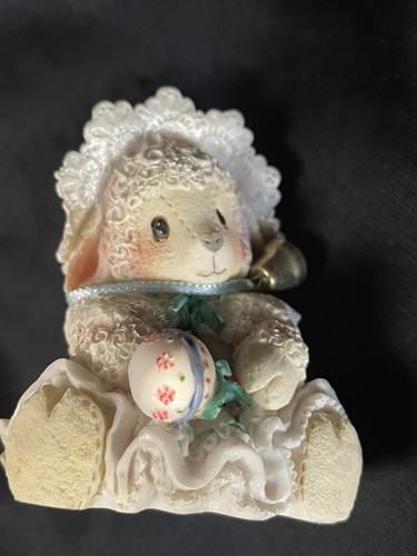 Enesco María Tenía Un Corderito Estatuilla Bebé Con Pelota "Bebés Bautismo 2" - Imagen 2 de 9