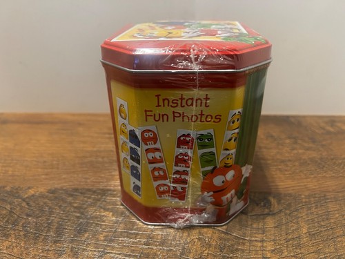 2004 M&M's Tin, PHOTO BOOTH, Number 18 Sealed Christmas Village Series - Picture 4 of 7
