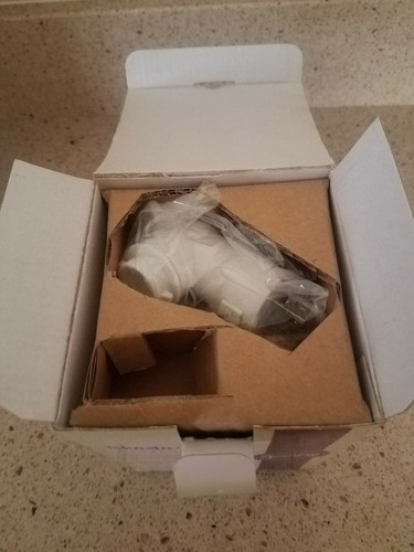 Scentsy White SHASTA DAISY Plug In Wax Scent Warmer - Unused In Box - Picture 3 of 4