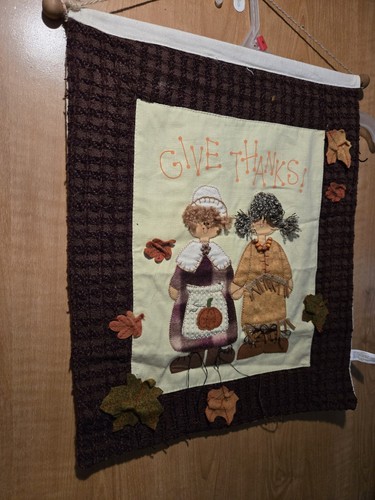 Vintage (primitiver) gesteppter Stoff Wandbehang "Give Thanks" Pilgrim Little... - Bild 3 von 10