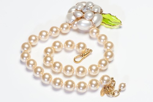 Chanel 1990’s Maison Gripoix Green Glass Leaf Pearl Camellia Flower Necklace - Picture 2 of 4