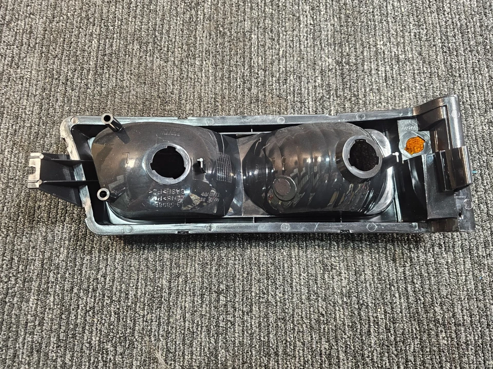 Luz de giro/estacionamiento TYC 18-5898-01 para 03-06 Chevrolet Silverado 2500 HD Foto 3 de 4