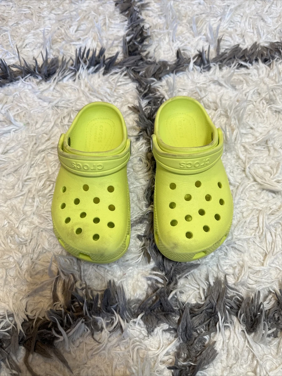 Neon green cheap crocs