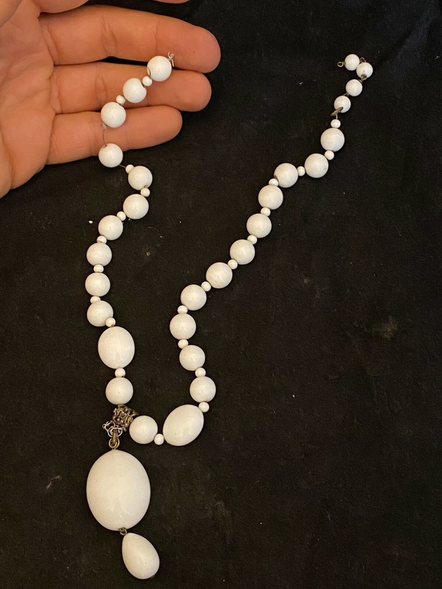 Collier Ancien En Opaline Blanche Et Perles En Céramique Rouge - Bijou Vintage - Longueur 159 Cm