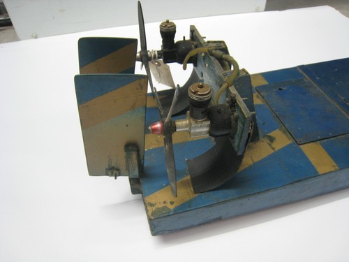 VINTAGE gas power CARGO BOAT Dual Motor ...Untested ... 20'' long - Picture 2 of 7