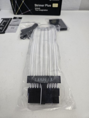 LIAN LI Strimer Plus RGB 24 Pin Extension 200mm - Photo 7/13