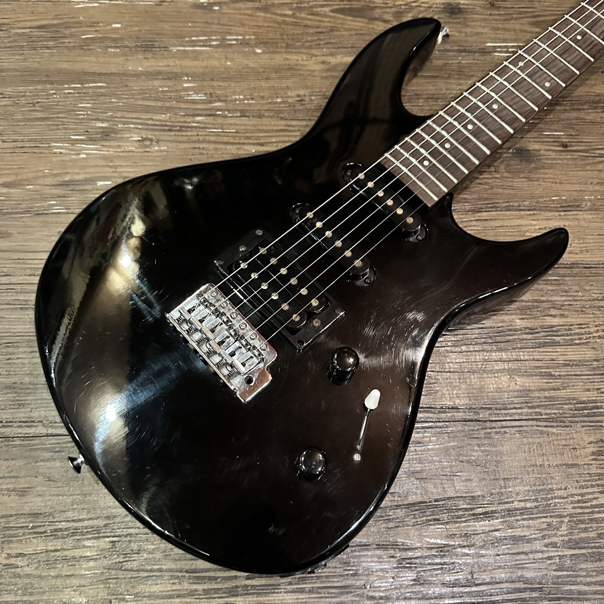 送料無料 Aria Pro II VA-353 ホワイトエレキギター 送料無料 Aria Pro II VA-353 ホワイトエレキギター 送料無料