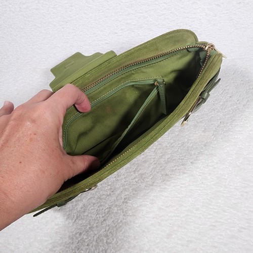 Bolso sin asas pequeño de cuero de vaca verde Banana Republic de 11" de largo - Imagen 9 de 11
