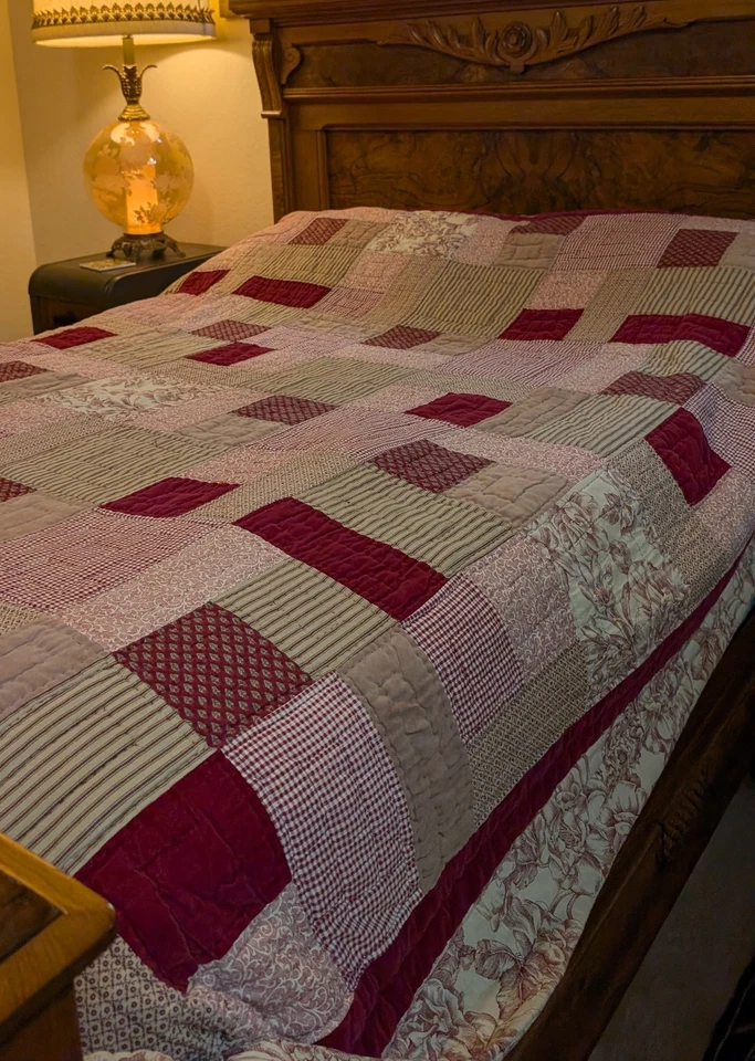 Farmhouse Queen Quilt Red Patchwork Cotton Heavy Cottage Core Grandmcore Roses - Image 3 of 4