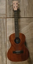 Diamond Head Ukulele With Cover
