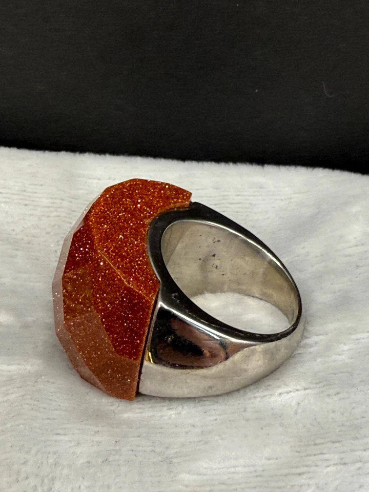 Anillo Grueso Goldstone Distintivo Joyería de Cóctel Talla 7 Acero Inoxidable Foto 3 de 4