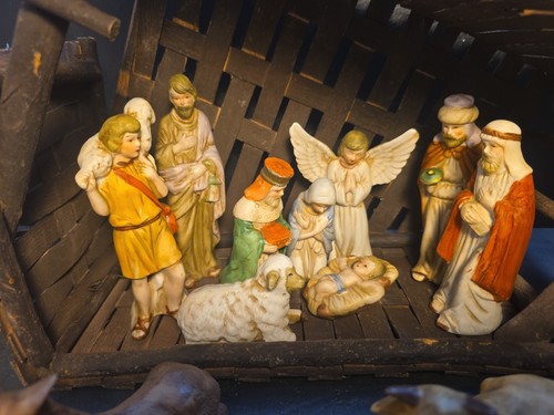 Vintage Christmas Manger Nativity Scene Set & Barn Porcelain & Wood. Baby Jesus. - Picture 7 of 17