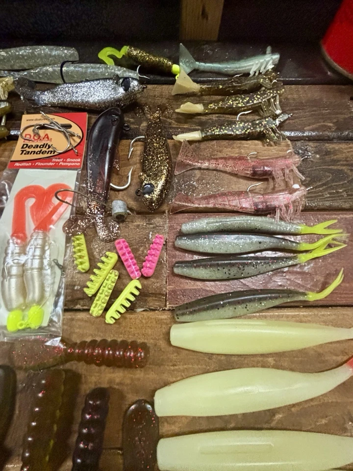 Gran Lote de D.O.A. Plásticos blandos - Mezcla de camarones y sábalos de colores difíciles de encontrar Foto 4 de 4