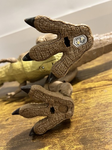 Jurassic World Camp Cretaceous Dino Escape Stomp N Escape Roar Tyrannosaurus Rex - Picture 8 of 12