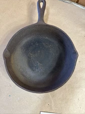 Vintage No. 5  Cast Iron Skillet With Heat Ring Made In USA 8 1/8” (#5)