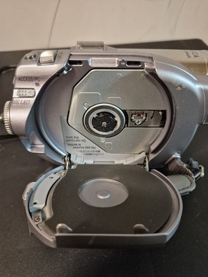 ★パナソニック Panasonic ビデオカメラ VDR-D300 Panasonic VDR-D300 DVD camcorder at Crutchfield