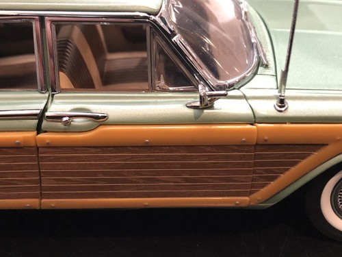 Franklin Mint 1961 Ford Country Squire Station Wagon Diecast Model Car - 1:24 - Picture 5 of 22