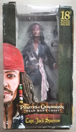 Figura NECA Piratas del Caribe Cofre del Hombre Muerto Capitán Jack Sparrow 18" - Imagen 1 de 18