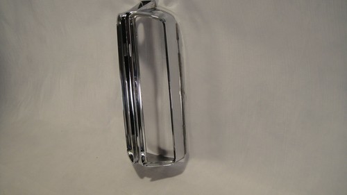 1971-1972 CADILLAC ELDORADO FRONT TURN SIGNAL PARKING LIGHT BEZEL - Picture 4 of 10