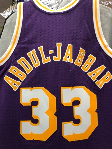 Camiseta KAREEM ABDUL JABBAR Los Angeles Lakers PARA HOMBRES MITCHELL & NESS PÚRPURA - Imagen 2 de 7