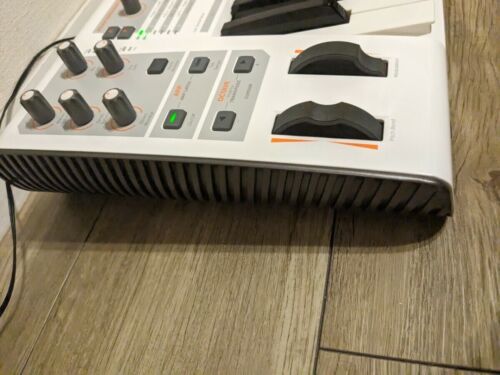 M-Audio VENOM 49-Key Synthesizer 12-Voice Polyphonic Confirmed Operation F/S - Picture 3 of 8