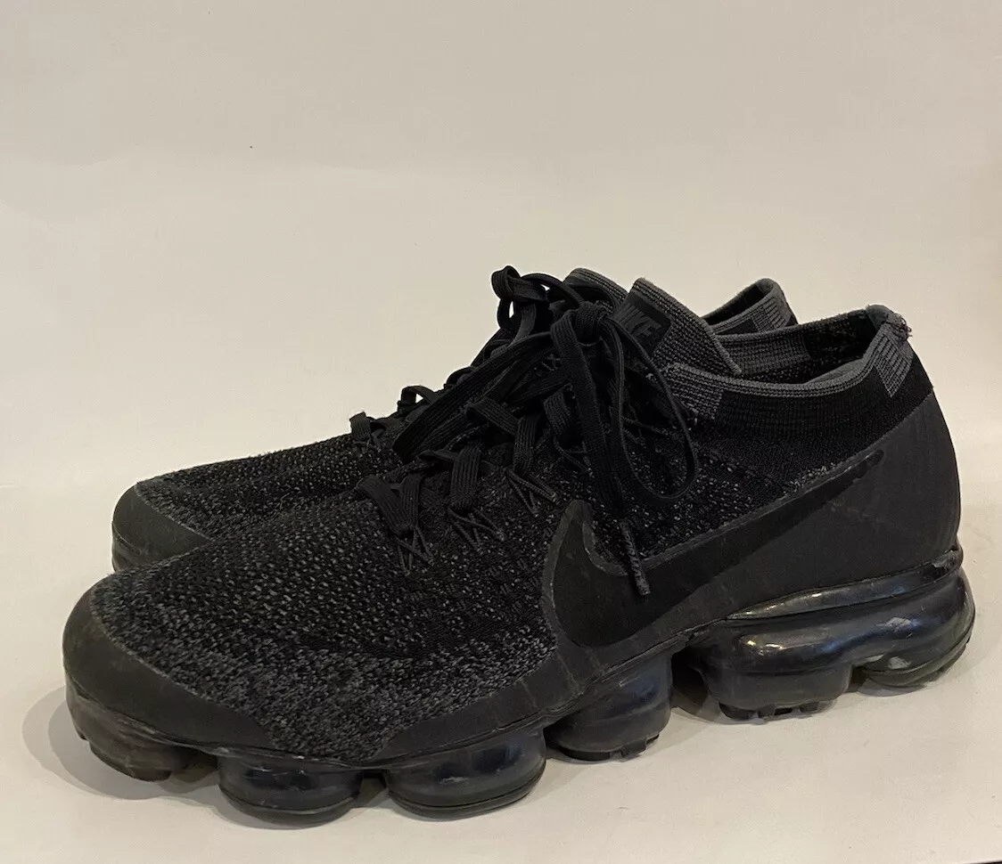 Nike Air Max Mens Vapormax Flyknit TRIPLE BLACK 2.0 849558-007 Size 8  *Damaged*