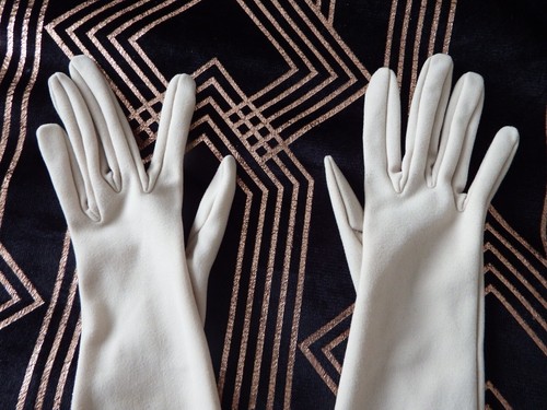 Vintage pair elegant fabric Nude beige mid-arm gloves Size S/M Victoriana 50's - Picture 7 of 24