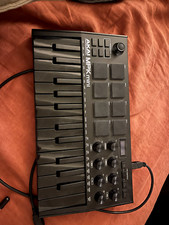Akai MPK Mini MK3 25 Keys Keyboard Controller - Black GENTLY USED