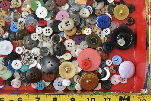 Vintage Sewing Button Lot, 13.4 Ounces Net Weight Lot, B17 - Picture 5 of 5