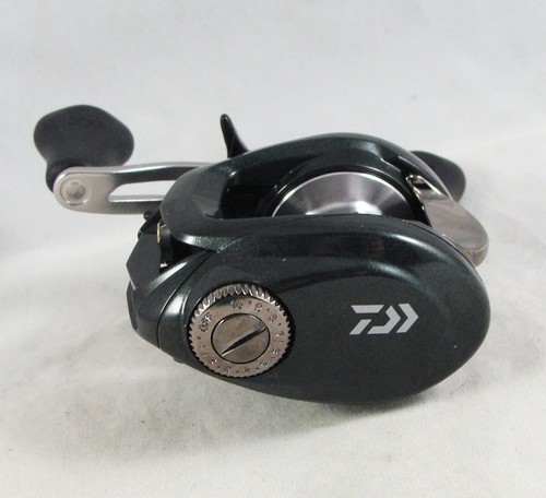 New in Box DAIWA LAGUNA 100HSA Casting Reel - Gear Ratio 7.1:1 - Picture 3 of 9