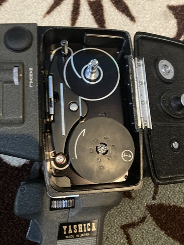 📽️🎞️Vintage YASHICA 8UP 8MM Retro Movie Camera 1963 With grip ALL SHOWN🎞️📽️ - Picture 3 of 10