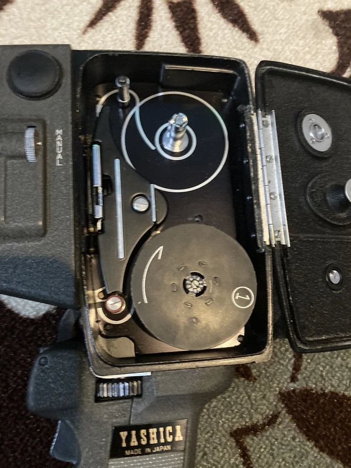 📽️🎞️Винтажная ретро кинокамера YASHICA 8UP 8 ММ 1963 с ручкой ВСЕ ПОКАЗАНО🎞️📽️ - Изображение 3 из 4