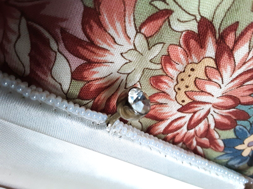 VTG 1950s Japan Micro Beaded Purse Pastel Floral Embroidery, Rhinestoned Closure - Picture 8 of 10