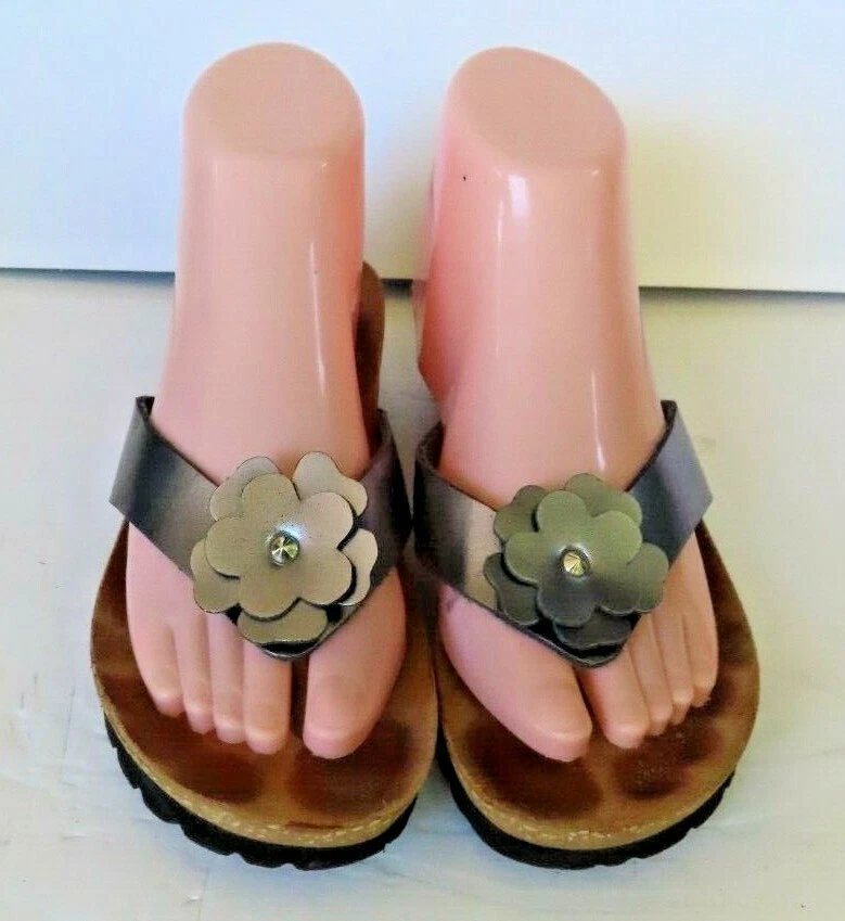 Women's Spring Step Metallic Gray/Silver flower flip flop wedge EU 38 US 7.5/8 - Image 4 of 4