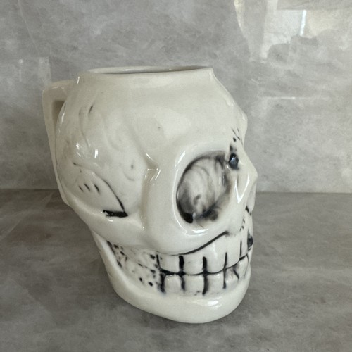 Vintage Ceramic Halloween Spooky Ceramic Large Skull Detailed Coffee Mug MINT 6" - Picture 3 of 12
