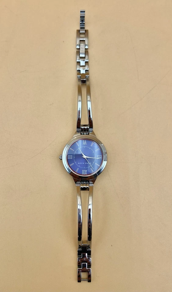 Reloj pulsera brazalete de acero inoxidable con esfera azul para mujer Anne Klein 1441BLSV Foto 3 de 4