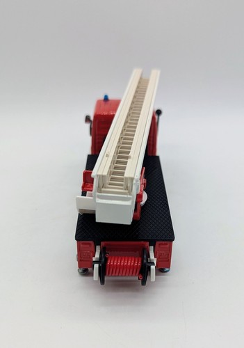 Siku 2925 Fire Brigade Turntable Ladder (Mercedes Benz) 1:55 Scale Boxed - Picture 15 of 19