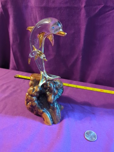 Delfines barones de vidrio con acento de oro 22K escultura sobre base de madera burl - Imagen 9 de 9